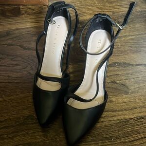 New Kelly & Katie pumps. Black with gold details.